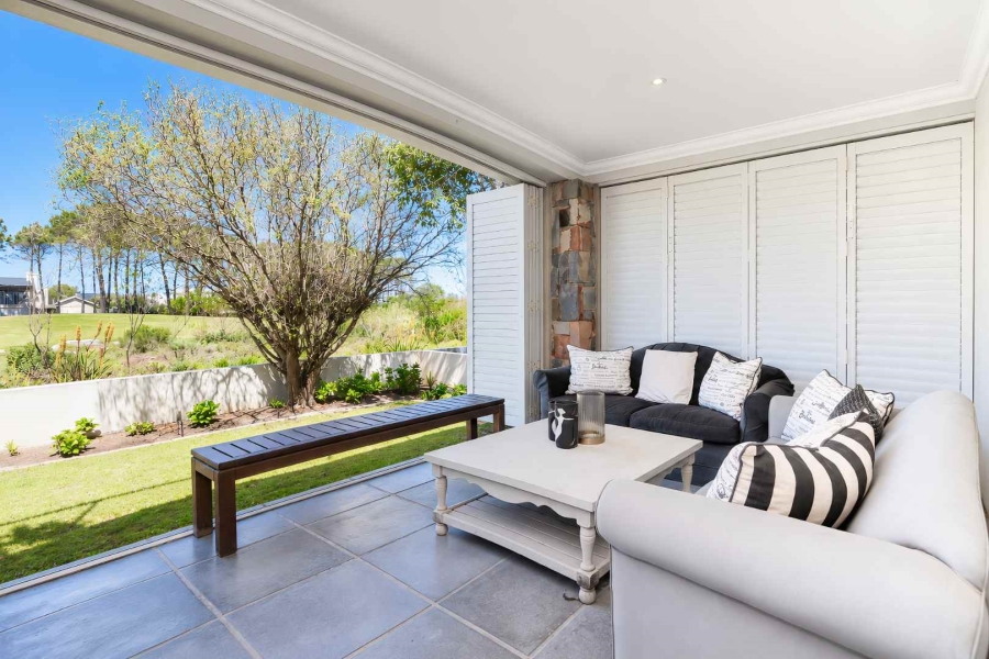 4 Bedroom Property for Sale in Fernkloof Estate Western Cape